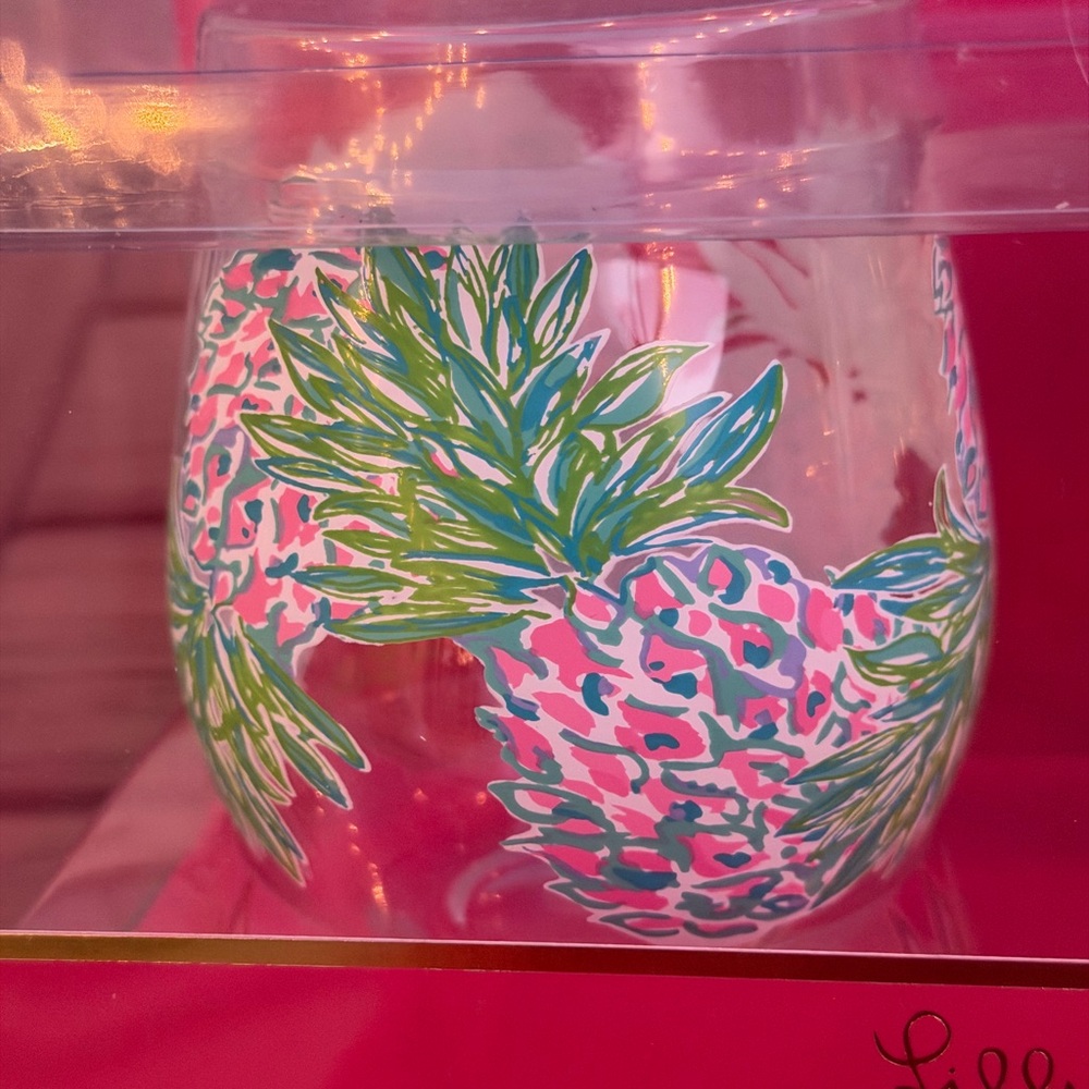 Lilly Pulitzer Pink and Green Acrylic Wine Glasses - Picture 2 of 8